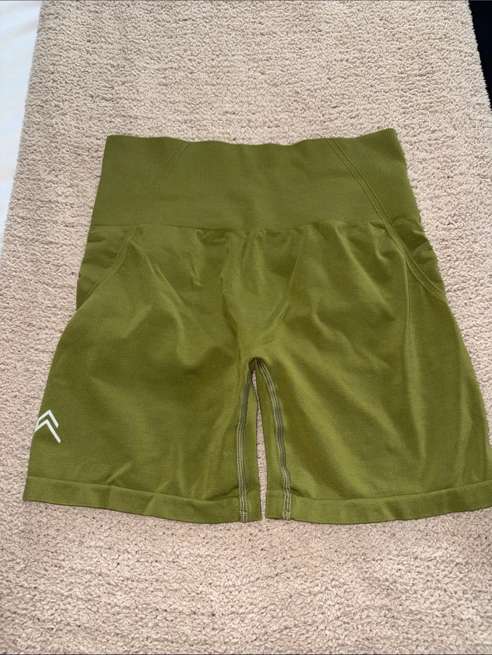 EFFORTLESSLIFT™ SEAMLESS SHORTS WITH WHITE LOGO - Picture 1 of 2